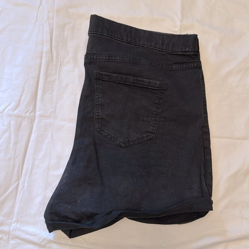 Time and Tru Shorts